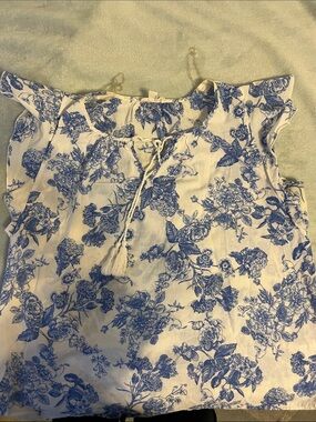 White and Blue Floral Tie-Front Women’s Tunic Top